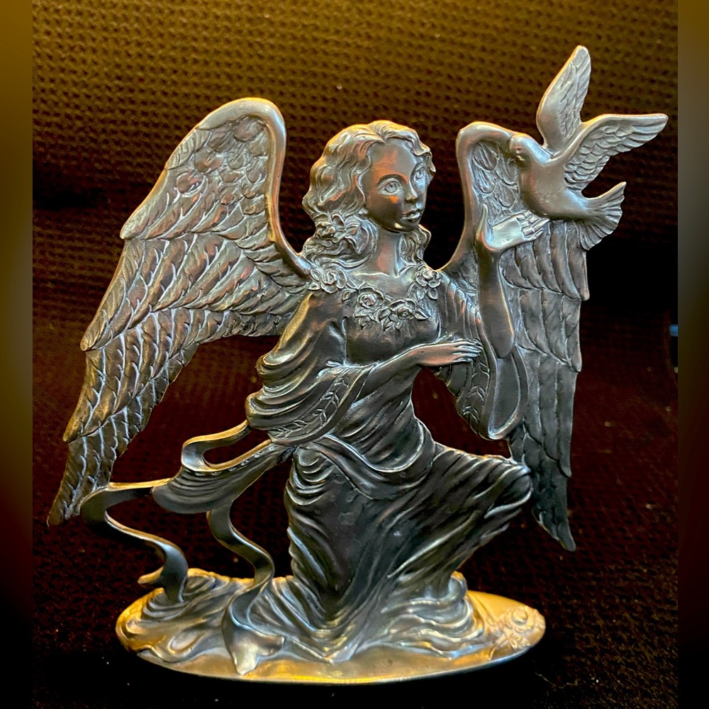 Seagull Canada Pewter Angel with Dove. 1997. So beautiful! #S020